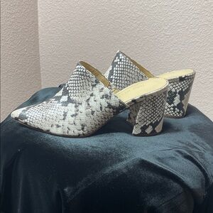 Nine West Snakeskin Print Pointed Toe Mule Heels Block Heel Size 7.5